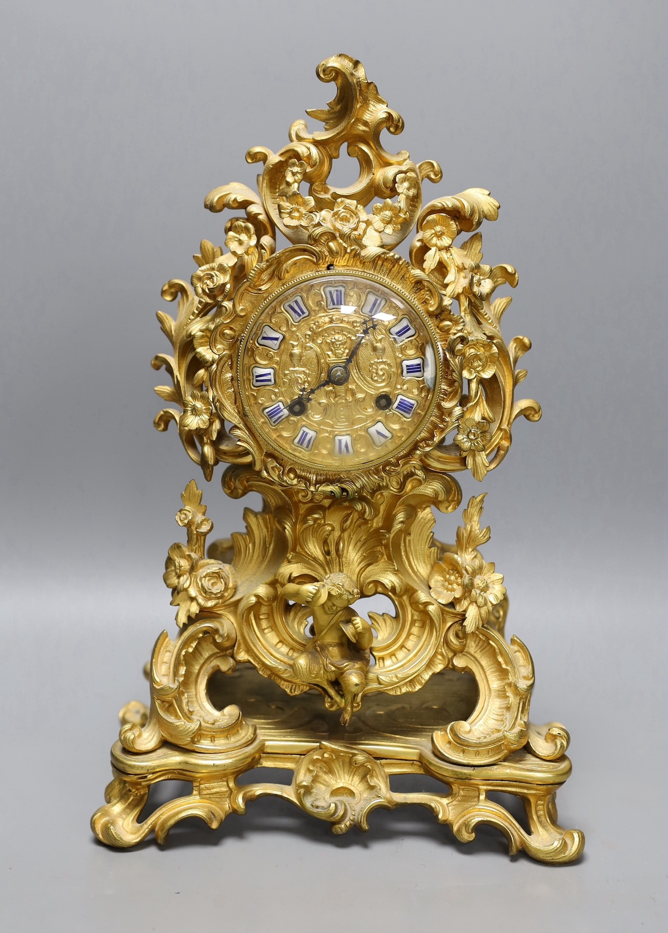 A Louis XV style ormolu mantel clock, 34.5cm